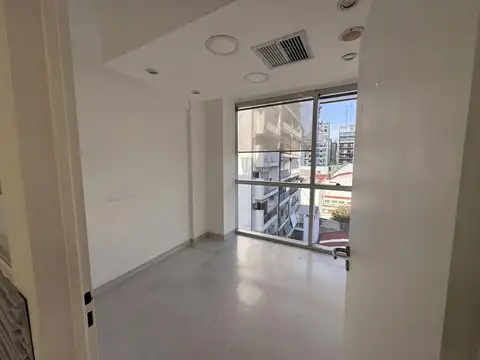 Oficina 6 ambientes con 3 baños
