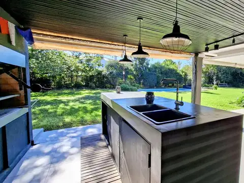 Casa en Venta con 10 cocheras