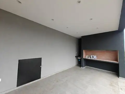 Casa en Venta en Pilar del Este - San Ramon, USD 195.000