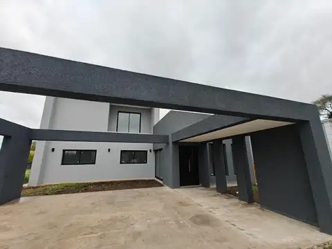 Casa en Venta con 4 cocheras