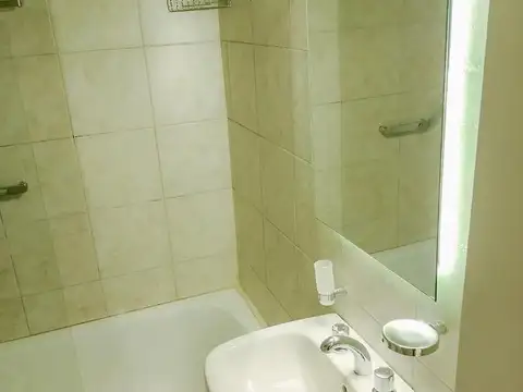 Benjamin Matienzo 3000, Piso 1
