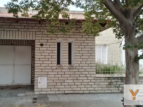 Casa en venta - 2 Dormitorios 1 Baño - Cocheras - 250Mts2 - Pehuajó