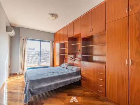 Casa en Alquiler con 7 cocheras