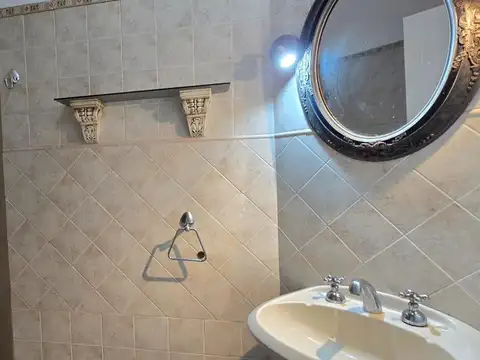 Casa en Alquiler con 2 cocheras