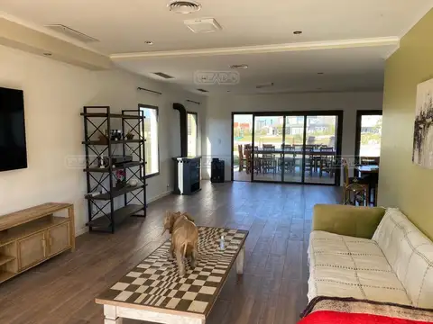 Casa en Alquiler con 1 cochera