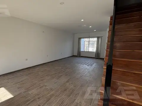 Depto Tipo Casa en Venta con 1 cocheras