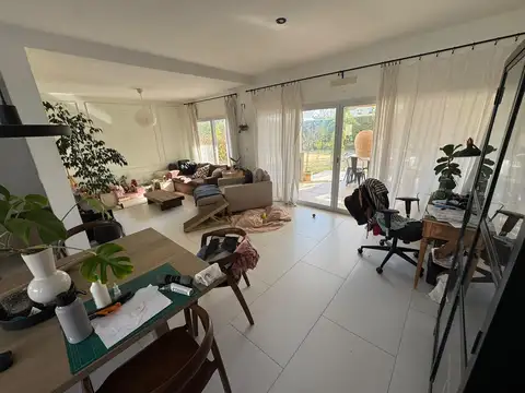 ALQUILER CASA EN DOS PLANTAS, EN BARRIO LOS TILOS, COMPLEJO LA CAÑADA