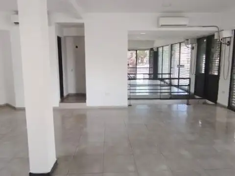 Local en Alquiler en La Plata, $ 700.000