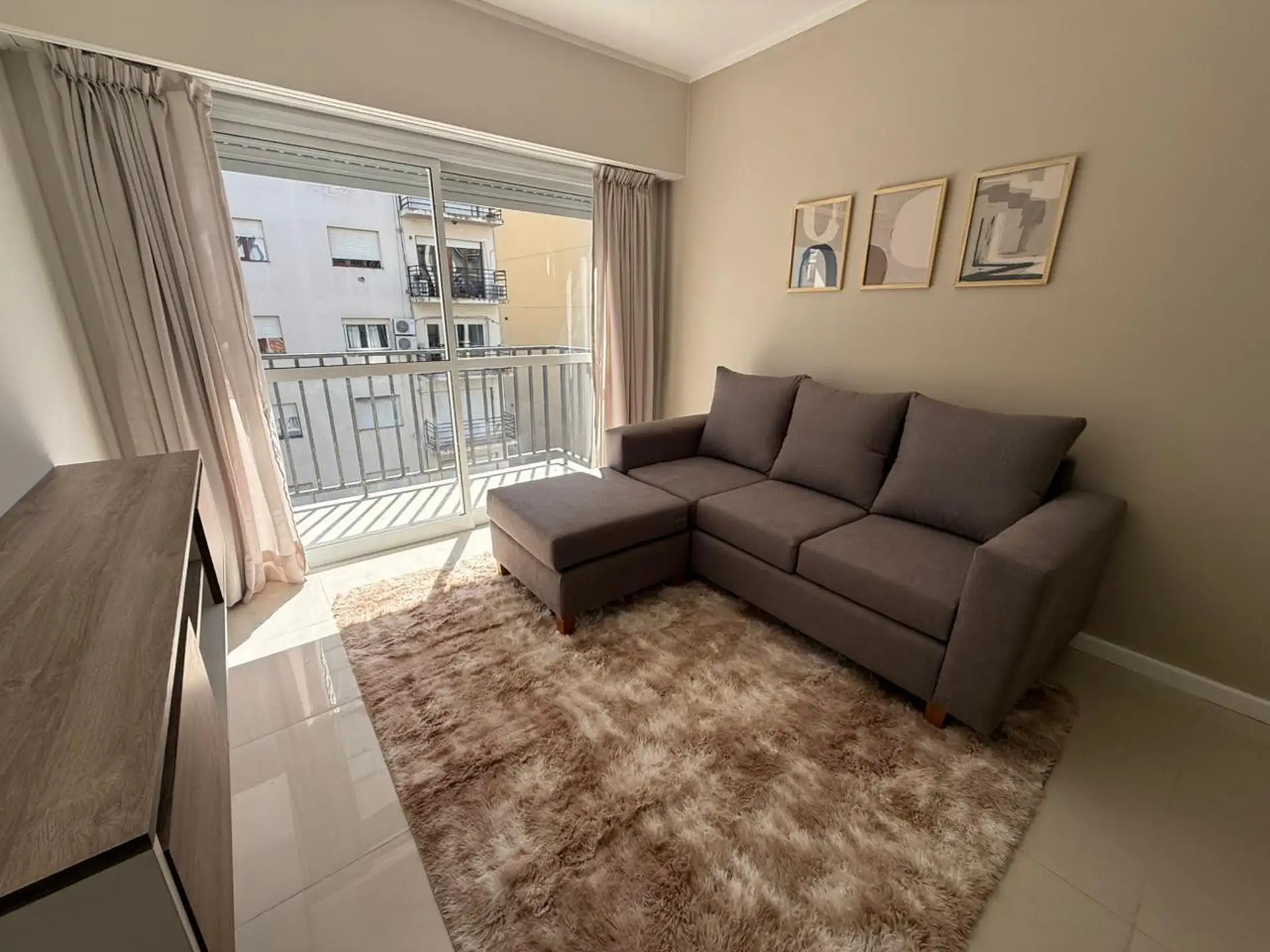 VENTA - Departamento 2 ambientes con balcón a la calle en Plaza Colón