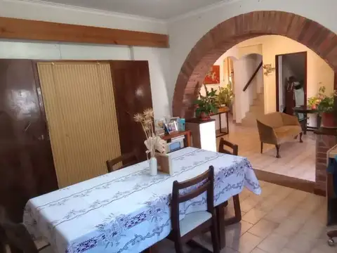 Casa 5 ambientes con 2 baños