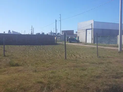 Terrenos y Lotes en Venta en Los Hornos [Cod: 409]