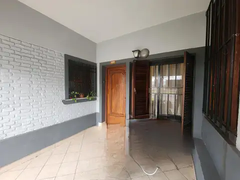 Casa 5 ambientes con 1 baño
