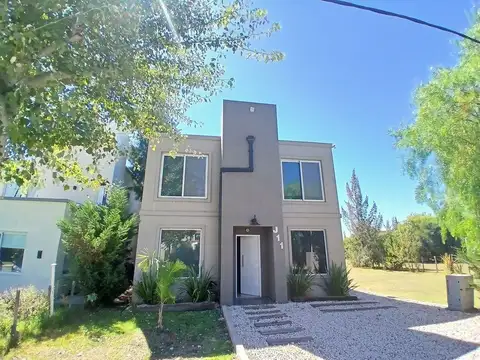 Espléndida casa 4 dormitorios en Domselaar Chico