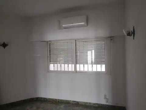 Oficina 6 ambientes con 2 baños