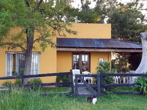 El Gualicho, Las Flores