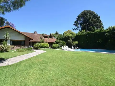 VENTA CASA LOMAS DE SAN ISIDRO ZONA GOLF PILETA