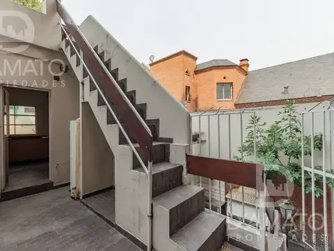 Casa 7 ambientes con 2 baños