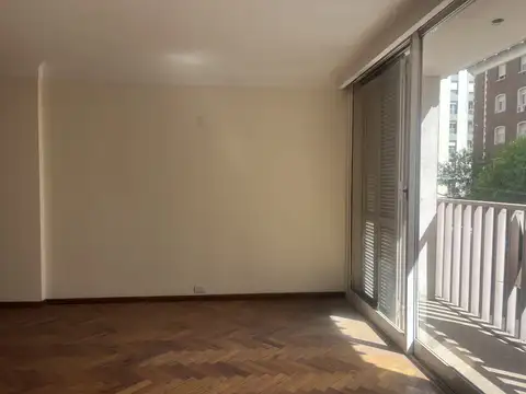 VENTA DEPTO AV COLON 600. 3 D. 2B, COCHERA Y GRAN PATIO