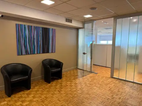 Oficina 10 ambientes con 2 baños