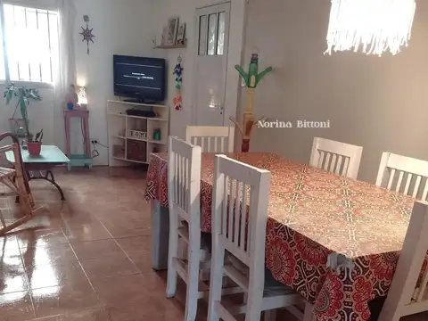 Casa 4 ambientes con 2 baños