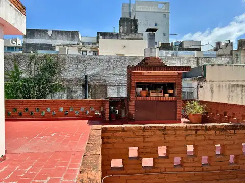 Casa 6 ambientes con 2 baños