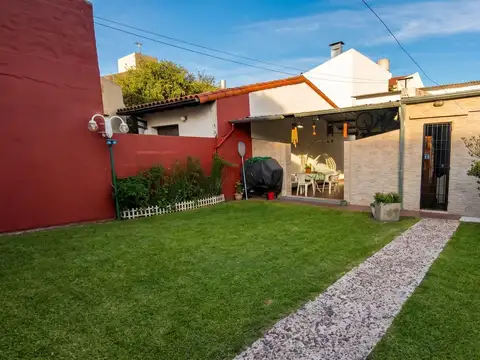 Casa en Venta 5 ambientes - Villa Pueyrredon - CABA - Parquizado y jardin al frente
