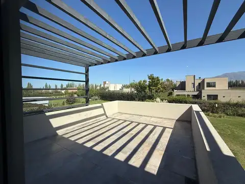 CASA EN VENTA BARRIO EL ENVERO LUJAN DE CUYO
