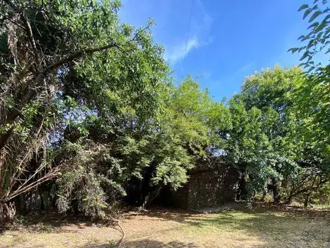 SE VENDE TERRENO CON MEJORAS EN VILLA DE MAYO