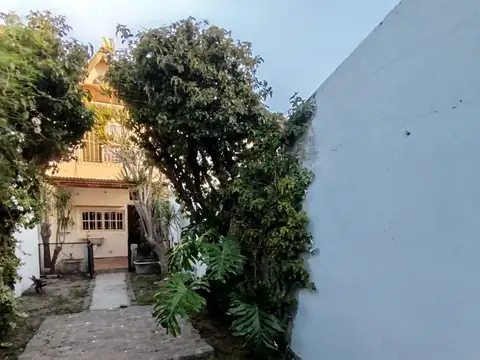 Casa en Alquiler con 1 cochera