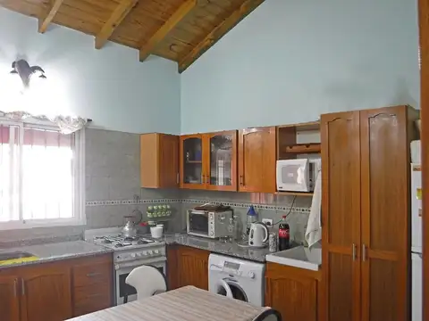 Venta casa Santa elena a media cuadra del mar 5amb