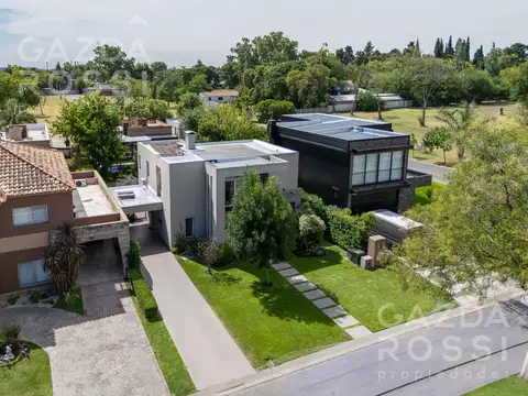Casa en Venta en Malvinas Argentinas, USD 470.000