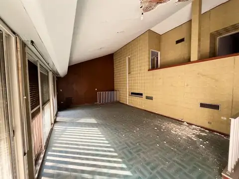 Casa 7 ambientes con 5 baños