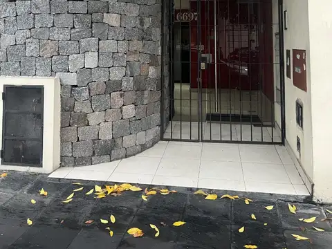 LINIERS. LISANDRO DE LA TORRE Y TUYUTI SEMIPISO 2 AMBIENTES, FRENTE Y BALCON