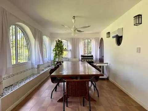 Casa 5 ambientes con 2 baños