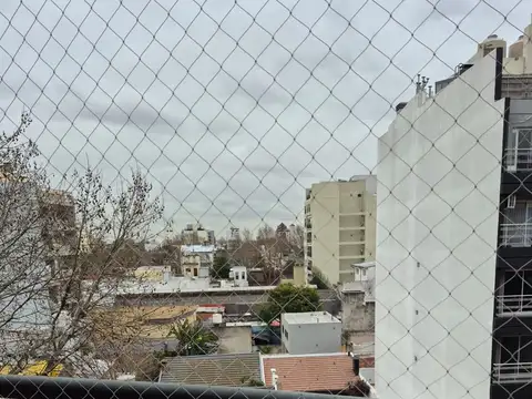 Beazley 700, Piso 5