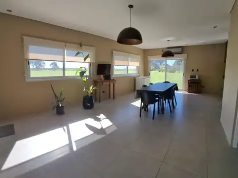 Casa en Venta con 4 cocheras