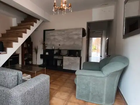 Casa 5 ambientes con 2 baños