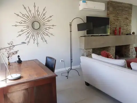 Casa 4 ambientes con 3 baños