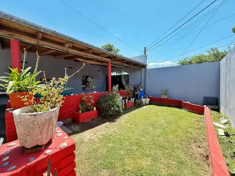 PH de dos dormitorios con jardin en Gonnet a la venta