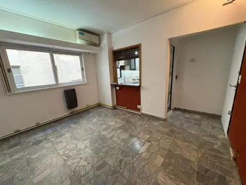 2 Ambientes - Lateral - Balcon Frances - Excelente Ubicacion