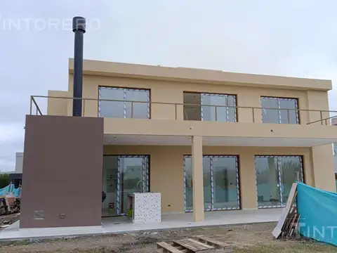 Casa en Venta en Countries y Barrios Cerrados en Ezeiza, USD 600.000