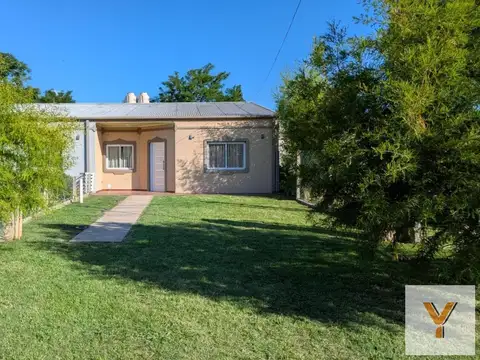 Casa en venta - 3 Dormitorios 2 Baños - 238Mts2 - Roque Perez