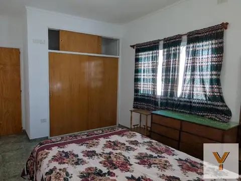 Casa en venta - 3 Dormitorios 2 Baños - 238Mts2 - Roque Perez