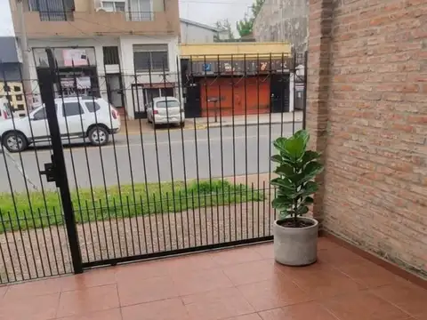 Casa en Alquiler con 1 cochera