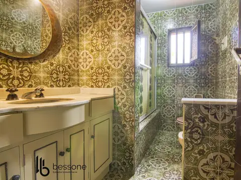 Casa 6 ambientes con 4 baños