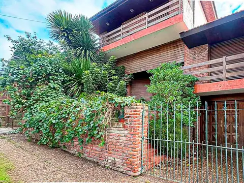 Casa 6 ambientes en Punta Mogotes 