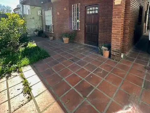 Casa 6 ambientes con 1 baño