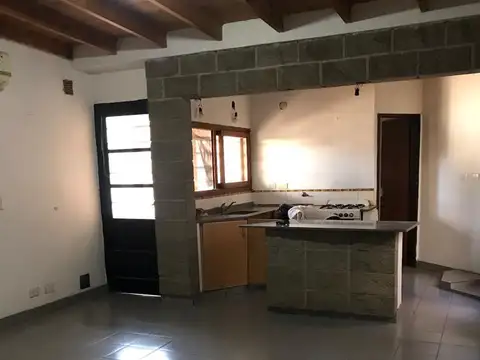 Excelente casa 3 amb con cochera y parque, ubicado en Cerrito al 1200, Lomas de Zamora