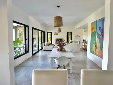 Casa 6 ambientes con 4 baños