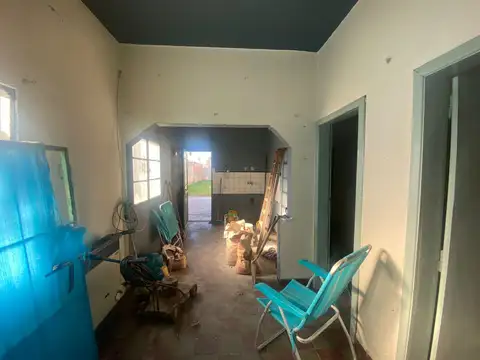 casa a refaccionar en venta en jauregui